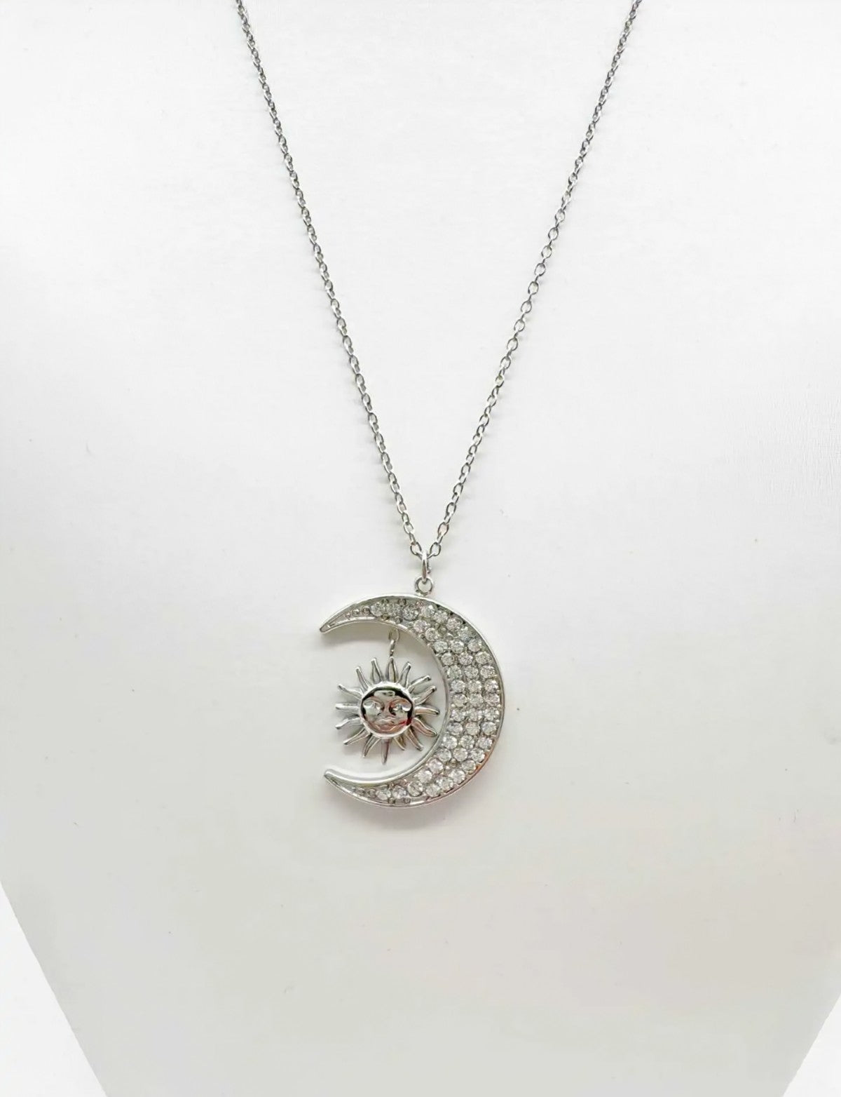 Collier CAM83