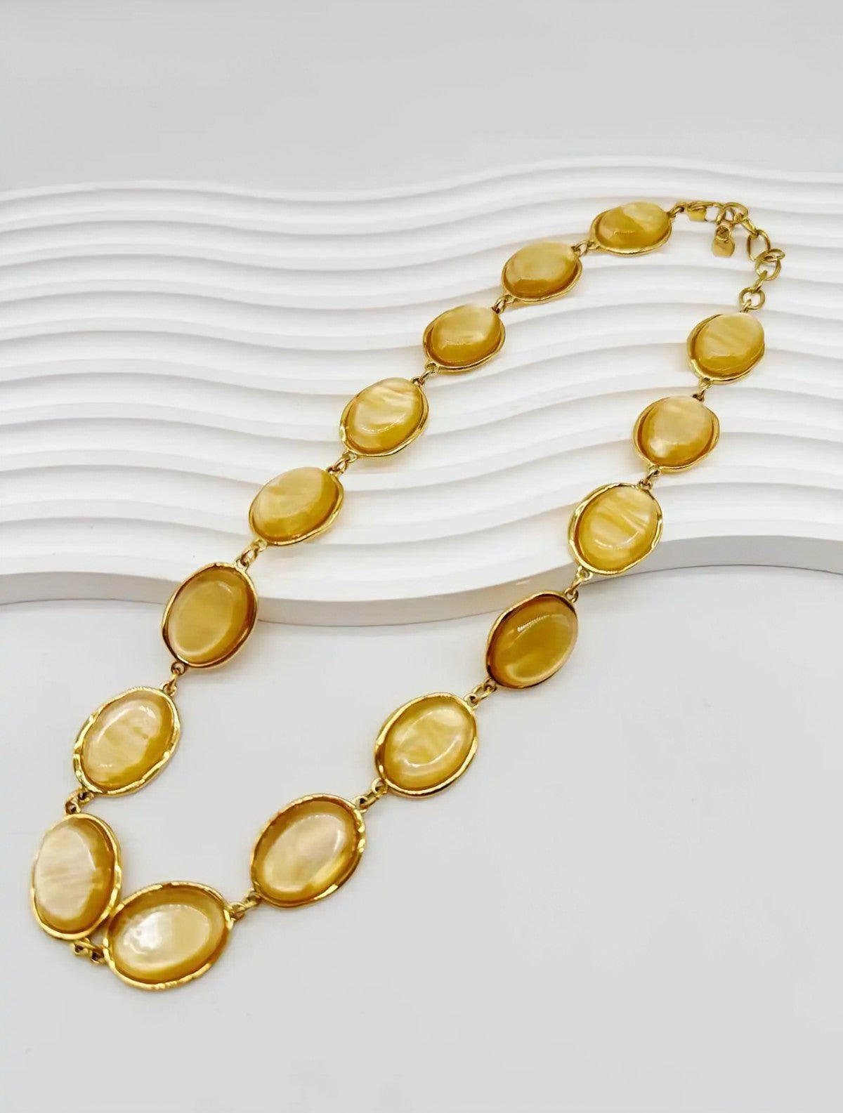 Collier CAM11