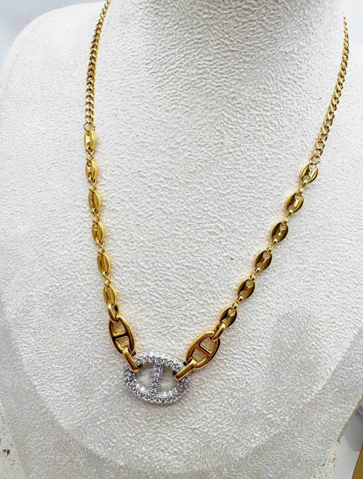 Collier CAM57