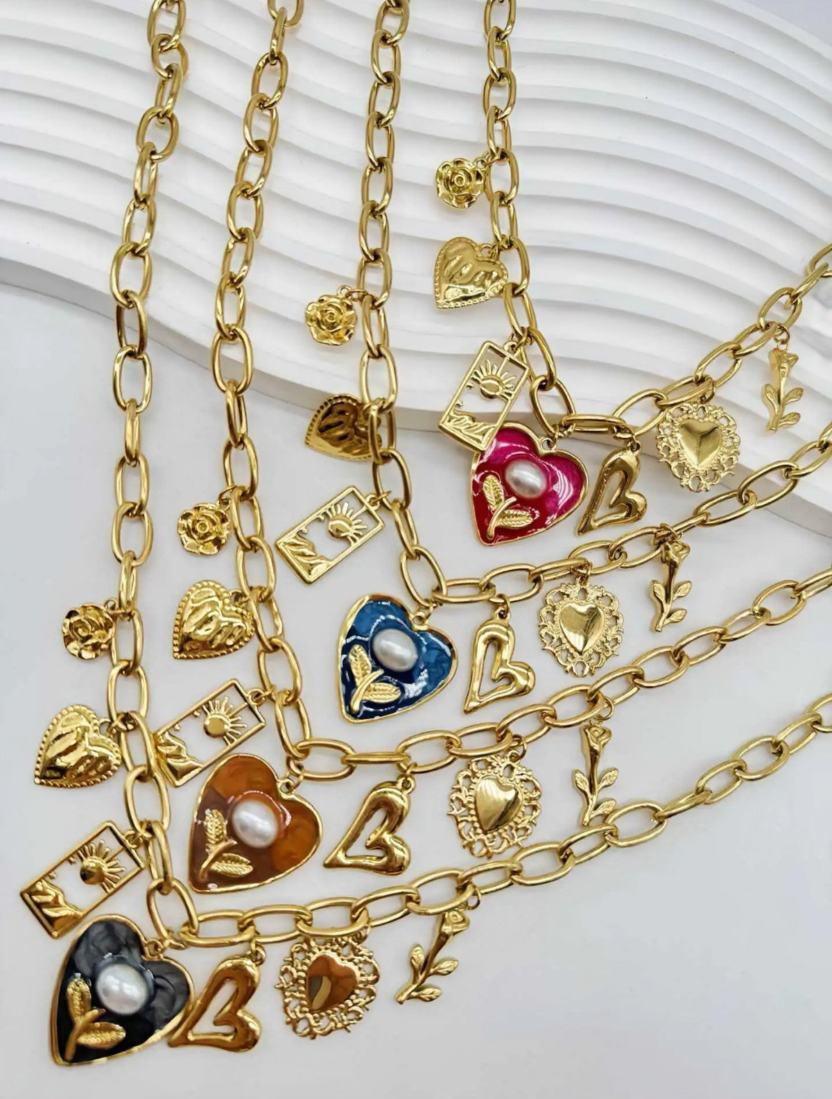 Collier CAM16