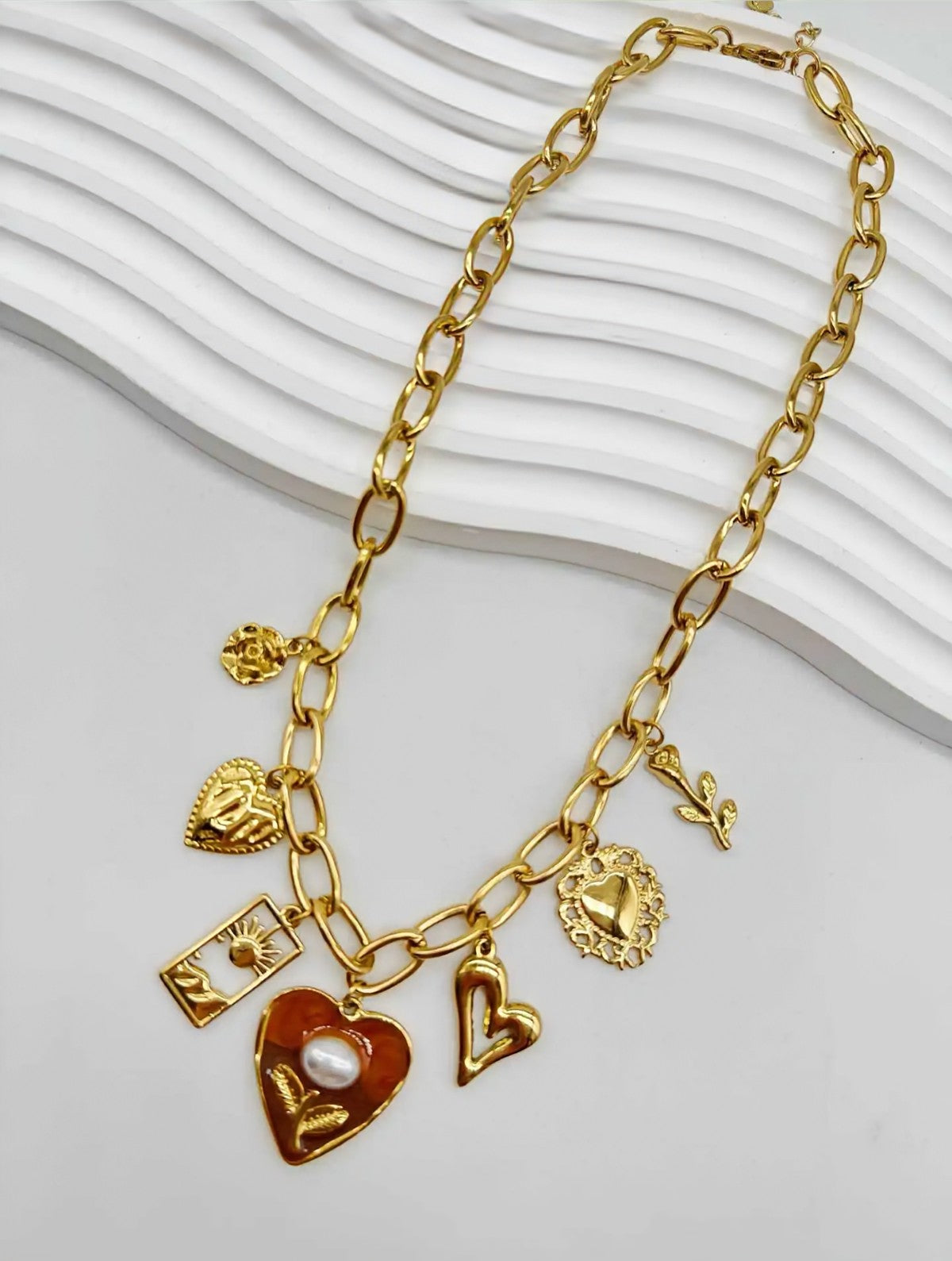 Collier CAM16