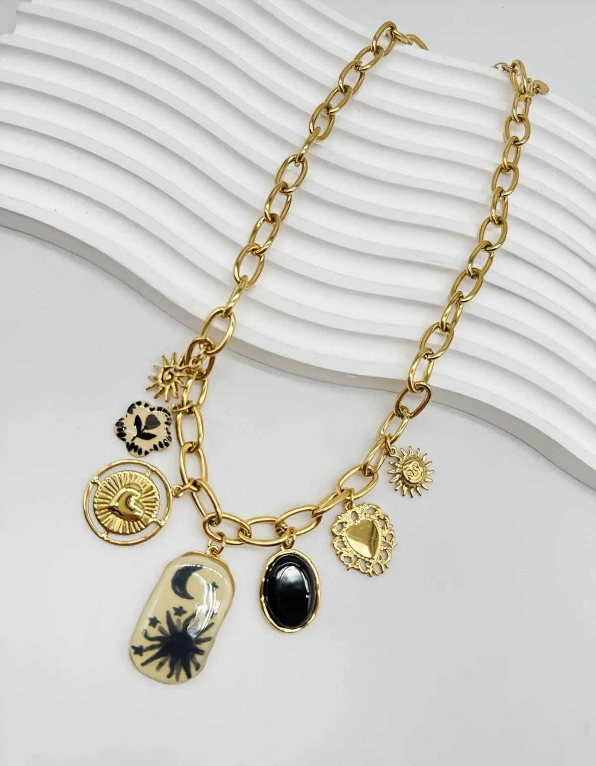 Collier CAM12