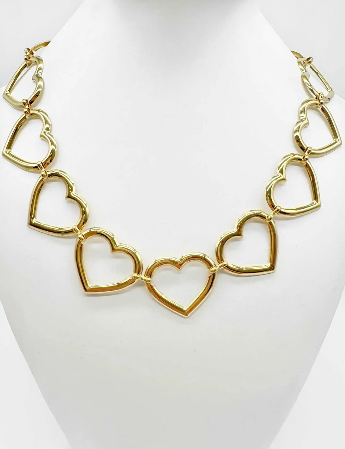 Collier CAM56