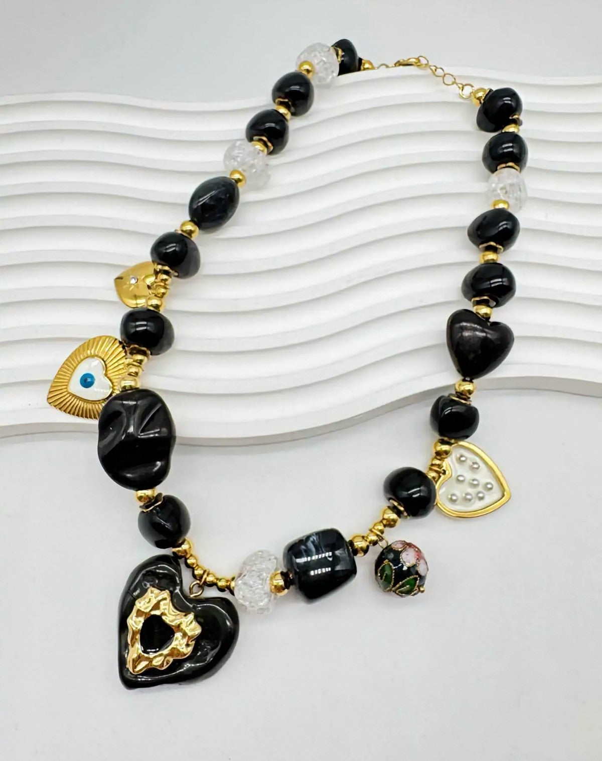 Collier CAM13