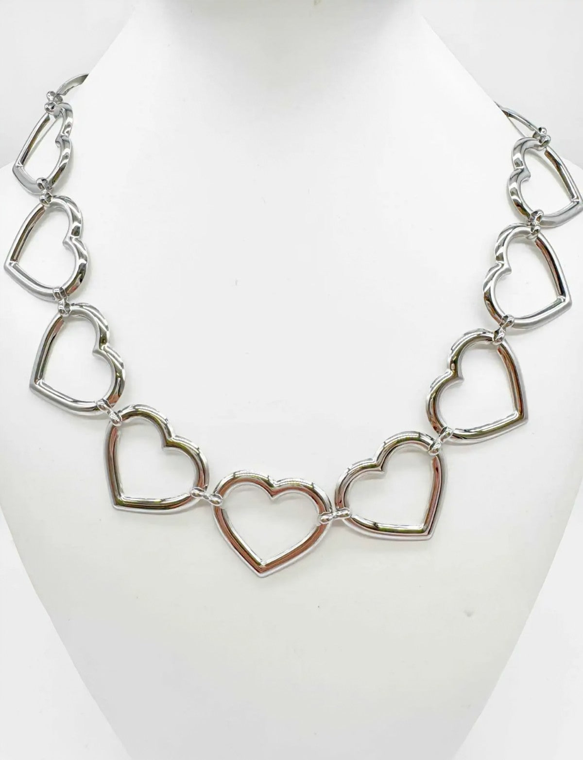 Collier CAM56