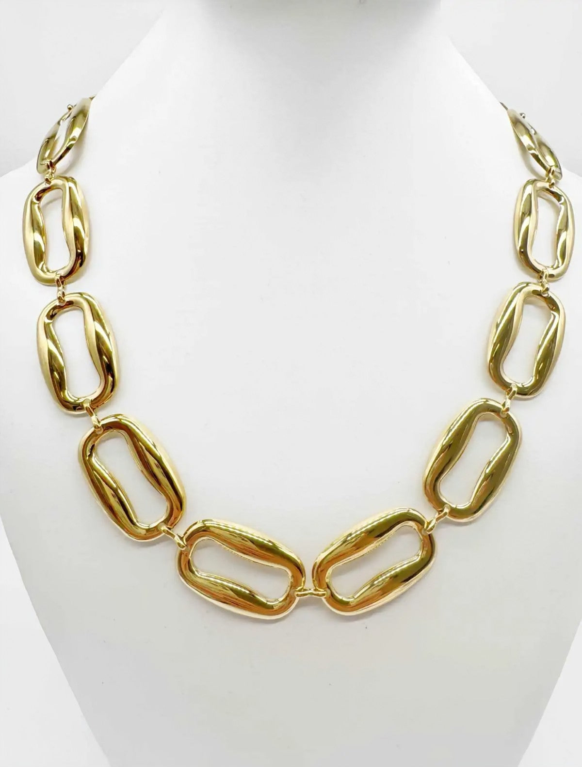 Collier CAM84