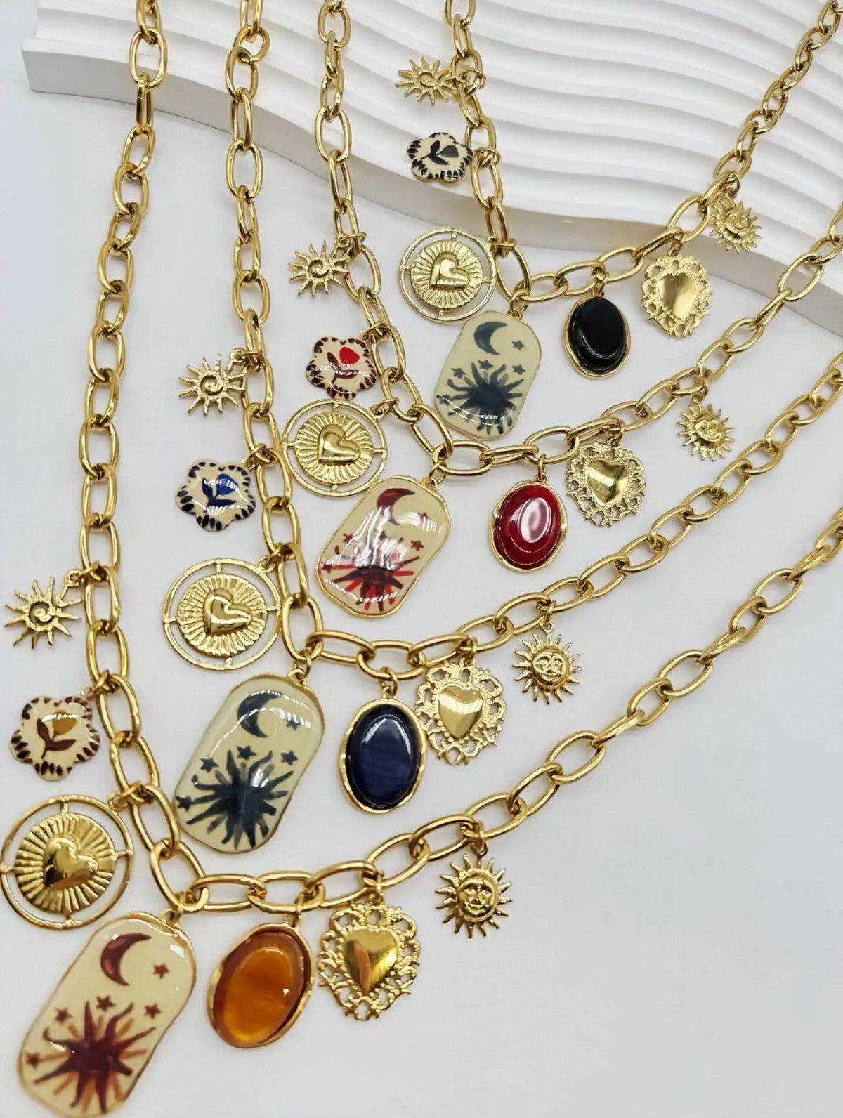 Collier CAM12