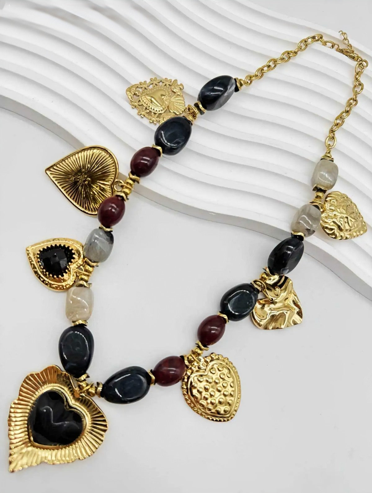 Collier CAM14