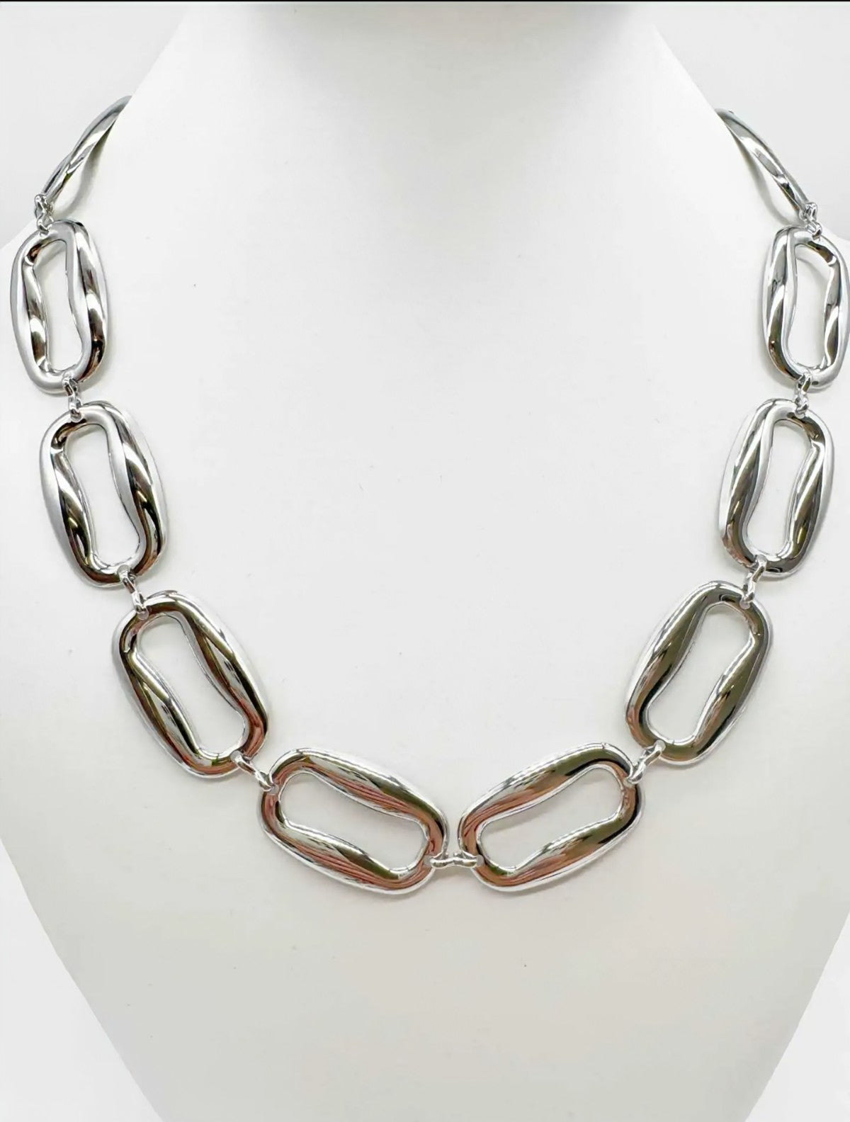 Collier CAM84
