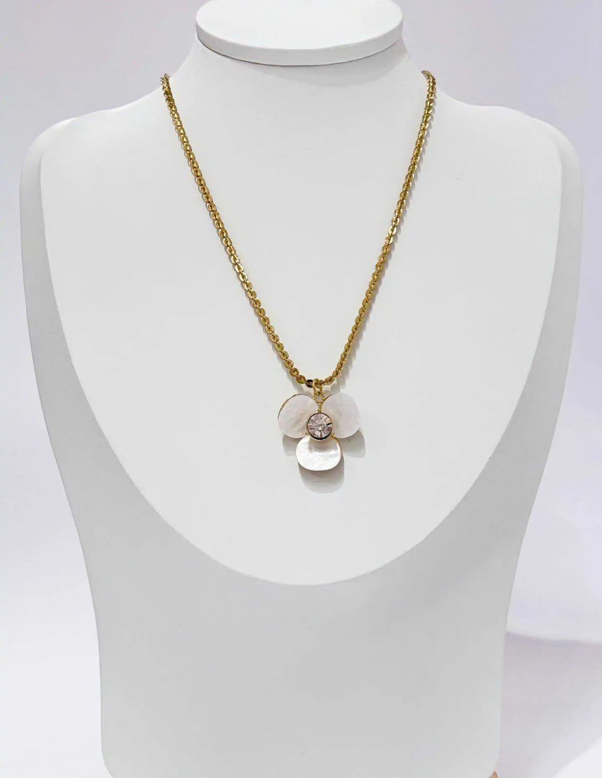 Collier CAM74