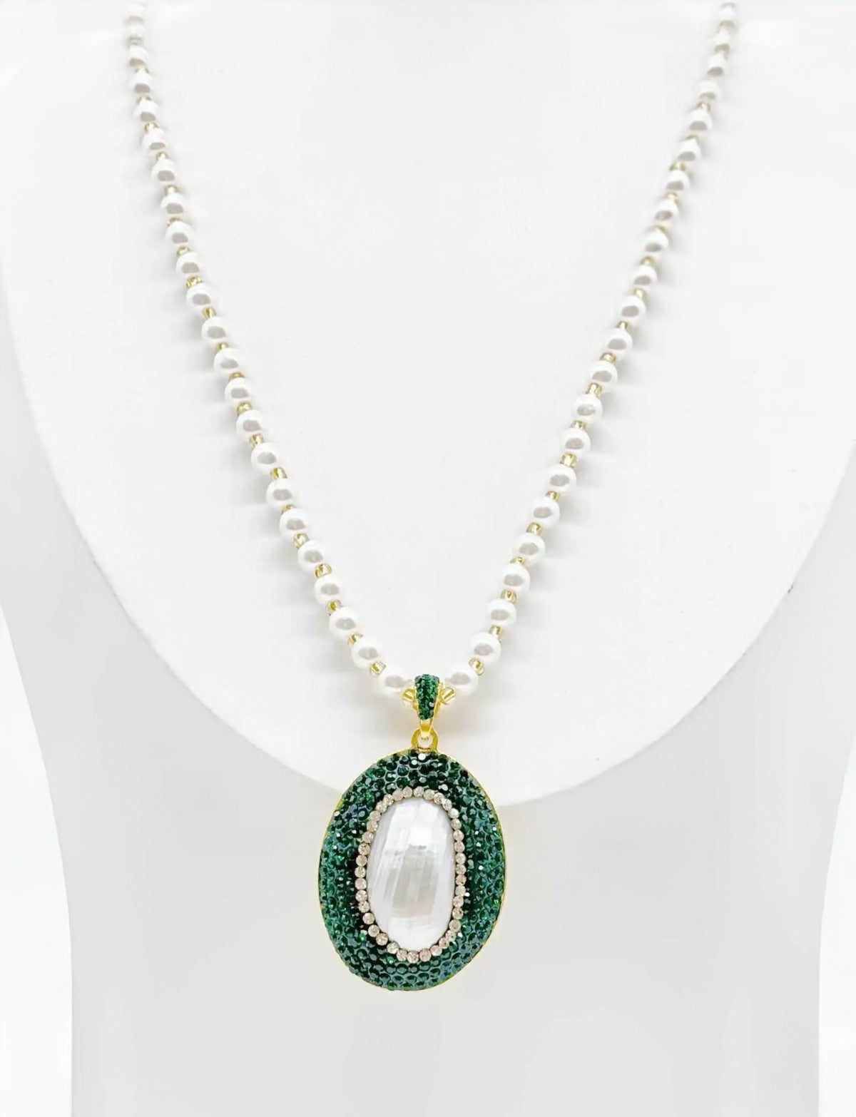 Collier CAM58