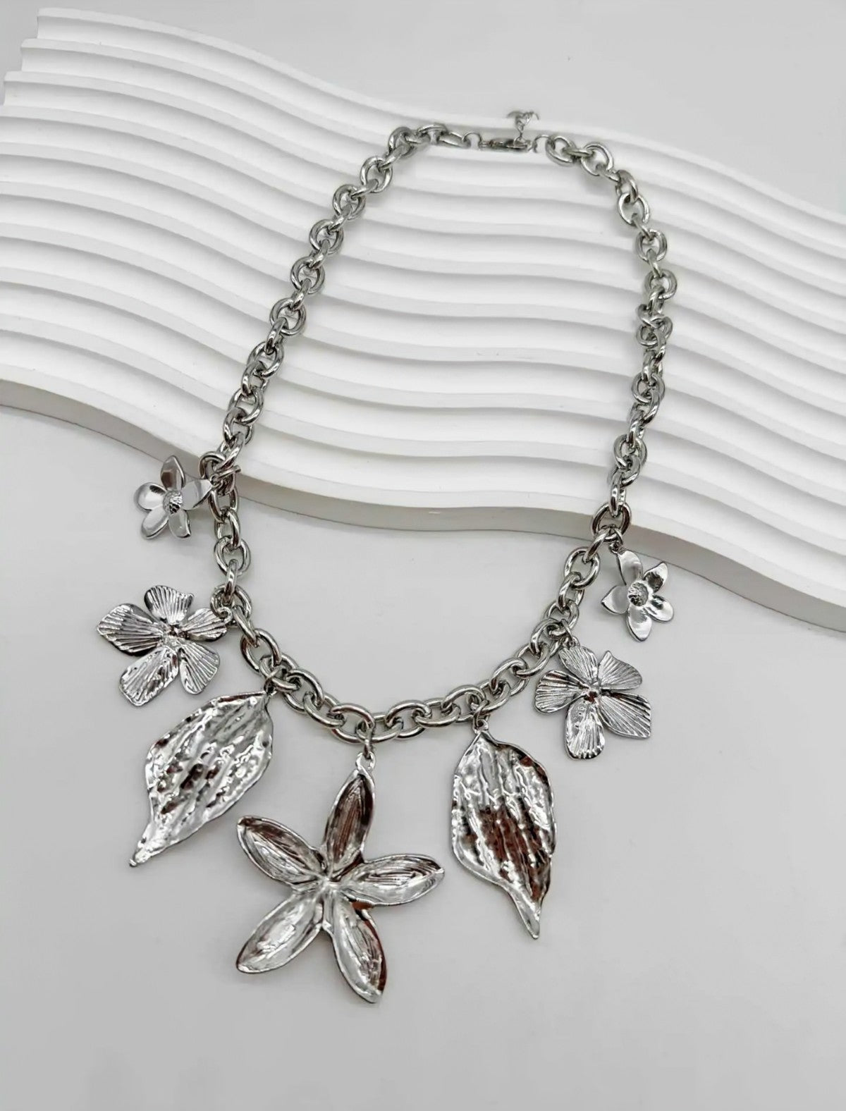 Collier CAM17