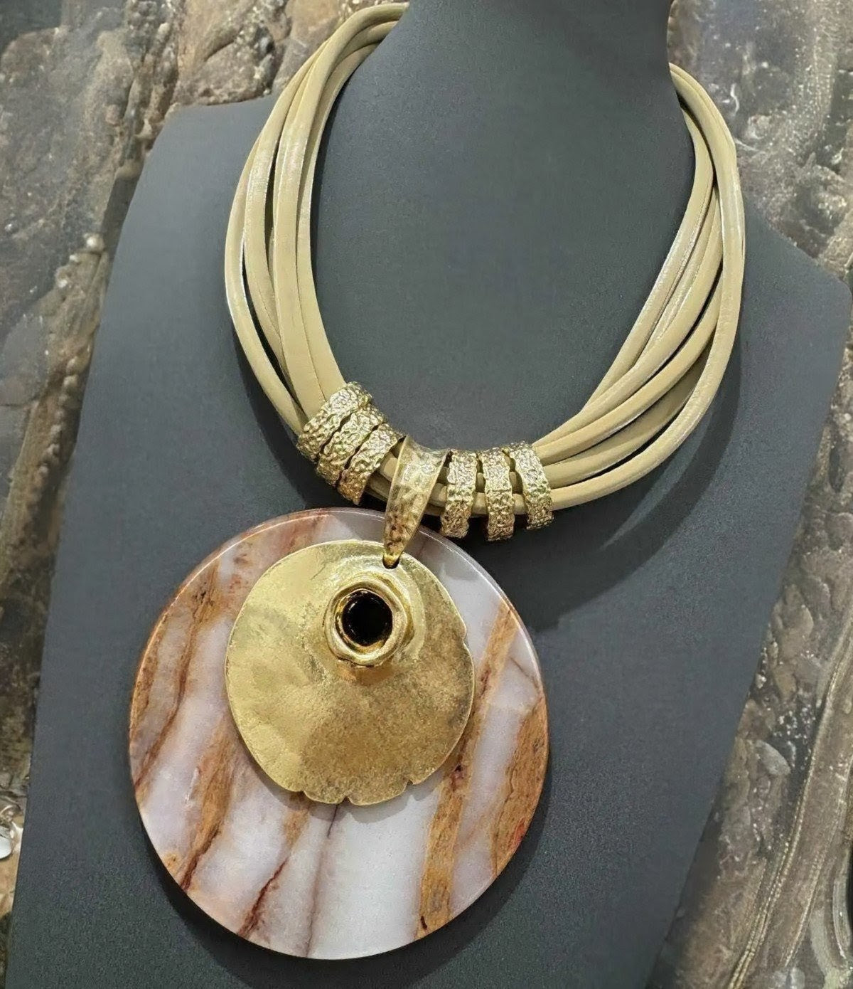 Collier CAM91