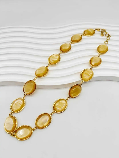 Collier CAM11