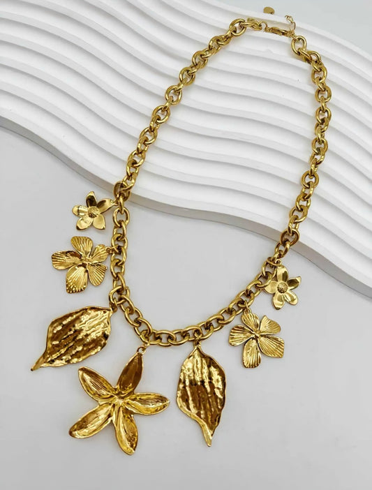 Collier CAM17